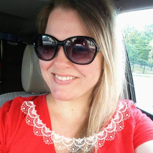 Meet your Posher, Becca - Picture 1 of 1